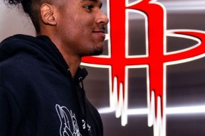 社区盾赛程吃紧，多伦多猛龙转会期官宣签约，态度坚定，球队文化再被提及(去西双版纳旅游大概需要多少钱)-友博娱乐体育