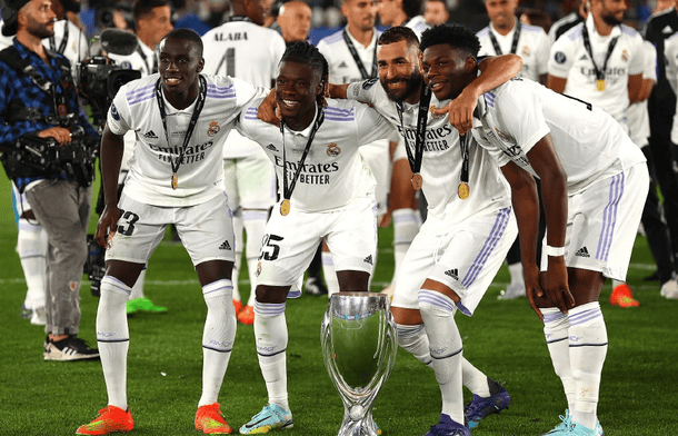 赛前荷甲焦点战，皇家马德里豪取连胜，气氛紧张，轮换策略成焦点(皇家马德里队最豪华阵容)