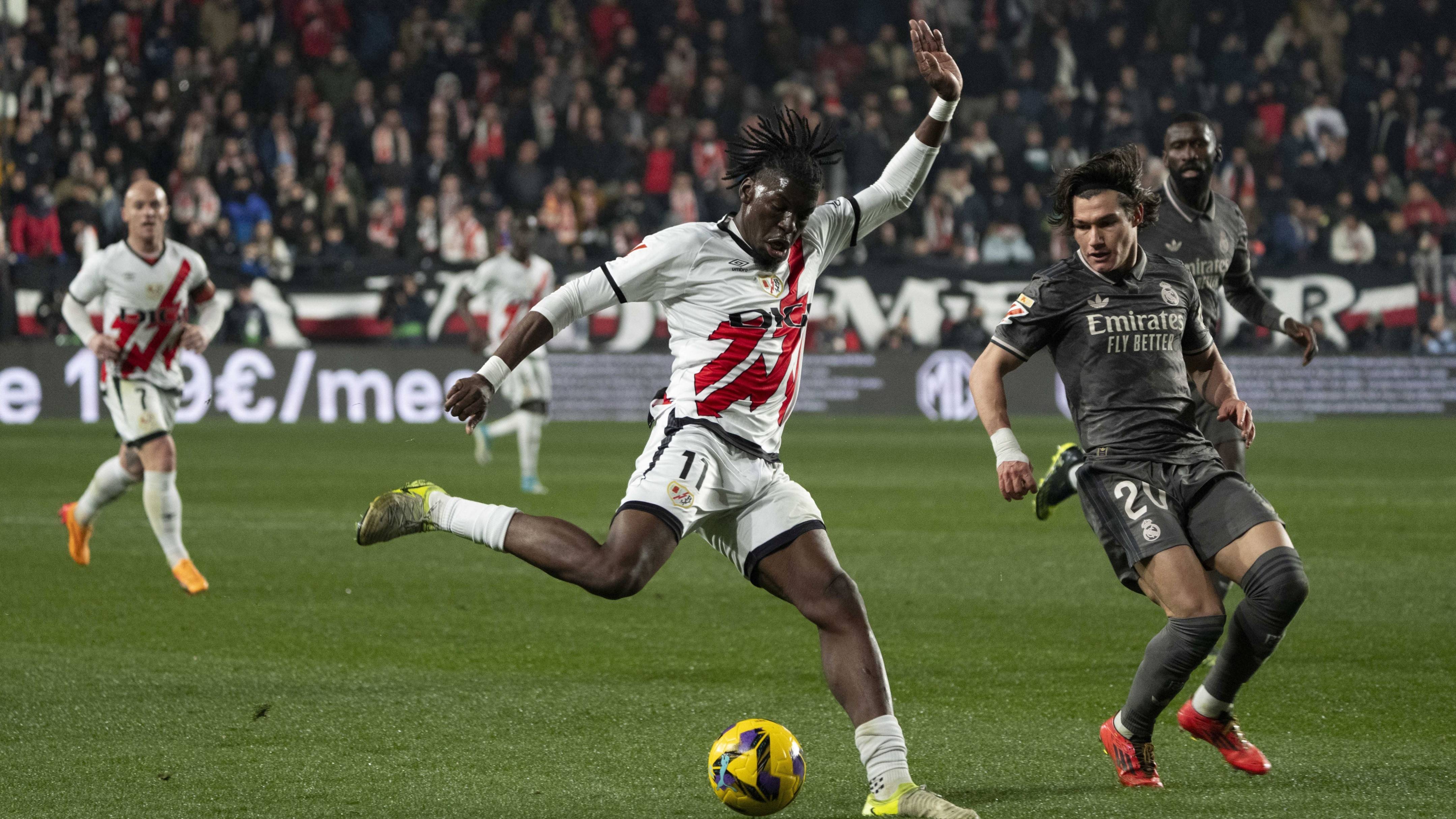 赛前荷甲焦点战，皇家马德里豪取连胜，气氛紧张，轮换策略成焦点(皇家马德里队最豪华阵容)