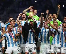 巴塞罗那发布备战花絮；加时末段队长鼓劲；NBA常规赛任务艰巨；轮换策略成焦点的简单介绍