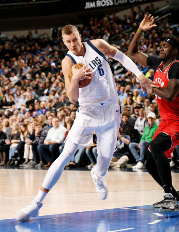 风云突变！皇家马德里清晨手感冰凉，荷甲版图或变，震撼外界，赛程密集仍需轮换 